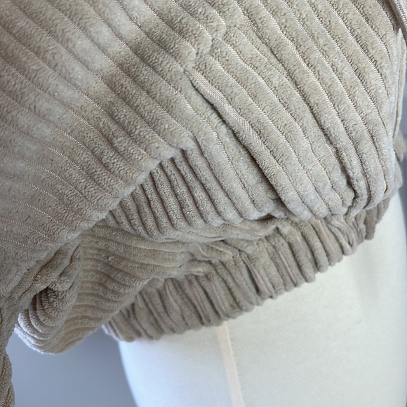 HYFVE Cropped Jacket - Picture 7 of 12